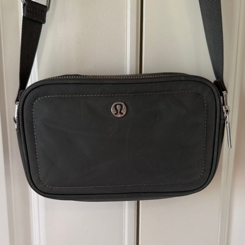 lululemon athletica hunter green purse